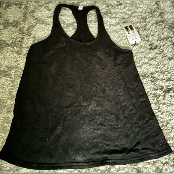 ‼️RARE‼️🎸ALO YOGA🎸🔥NWT🔥Pure Tank in Distressed Black—M - Picture 6 of 13